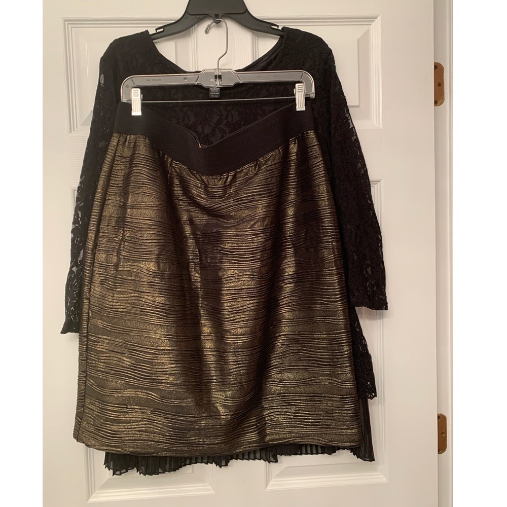 New set. Laced top and skirt. Size XL.